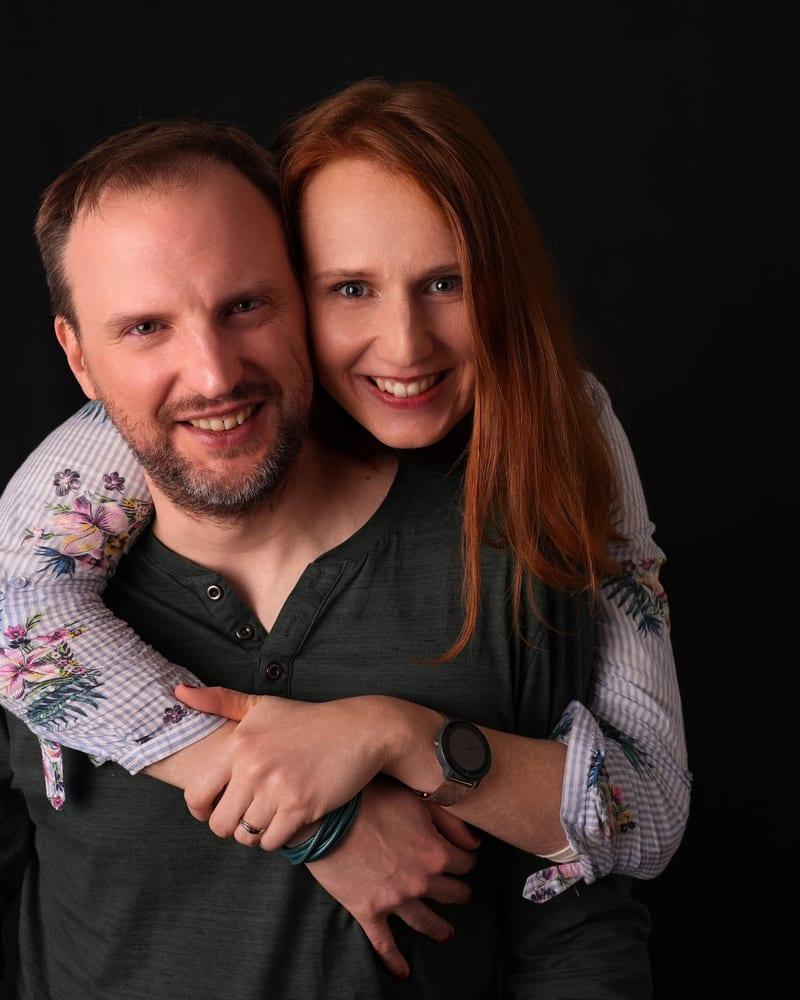 Couple photographié en studio